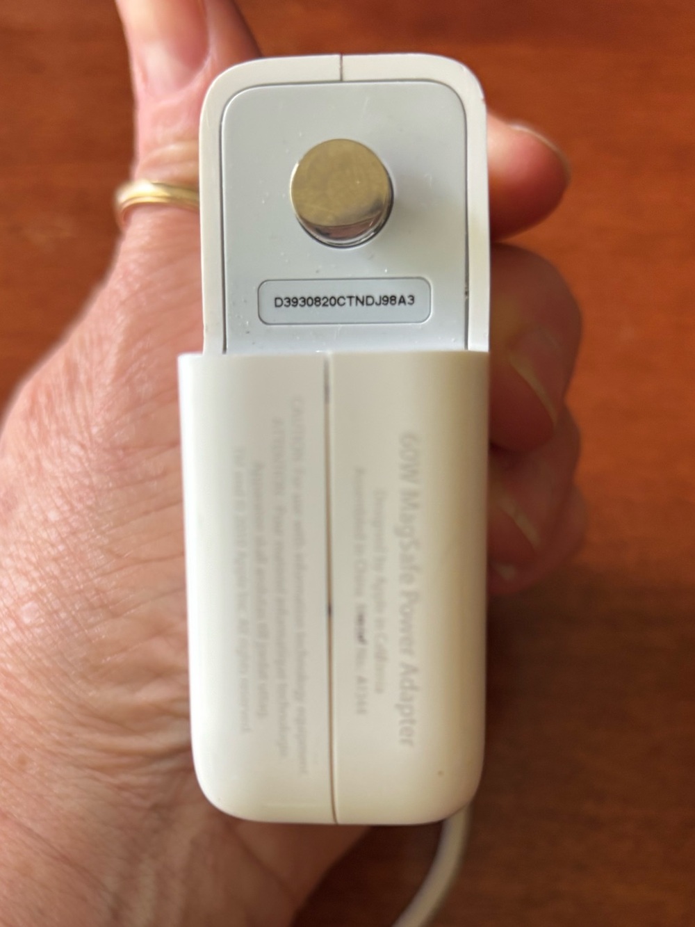 Apple MagSafe power adapter with a fold-out wall plug duckhead attachment - Picture 2 of 10
